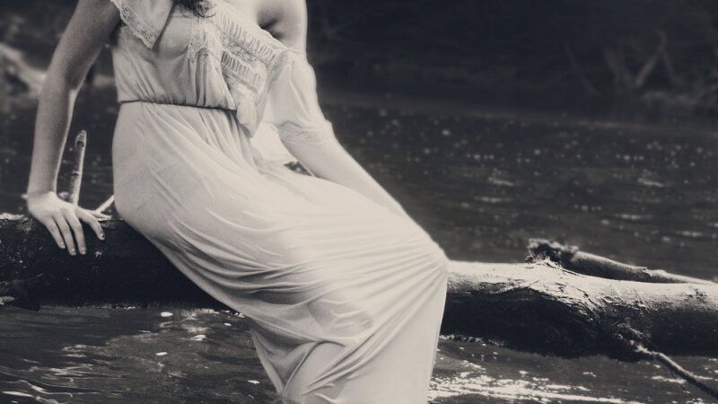 I know not if I sink or swim.