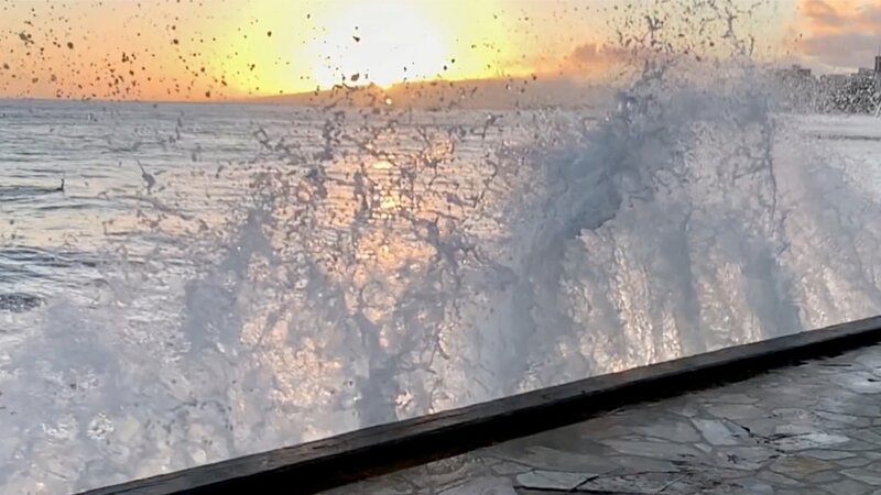 Hawaiian Splash Into The Sunset