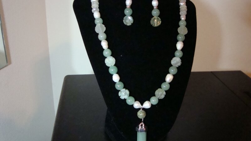 Green Jade and Freshwater pearl Necklace Set