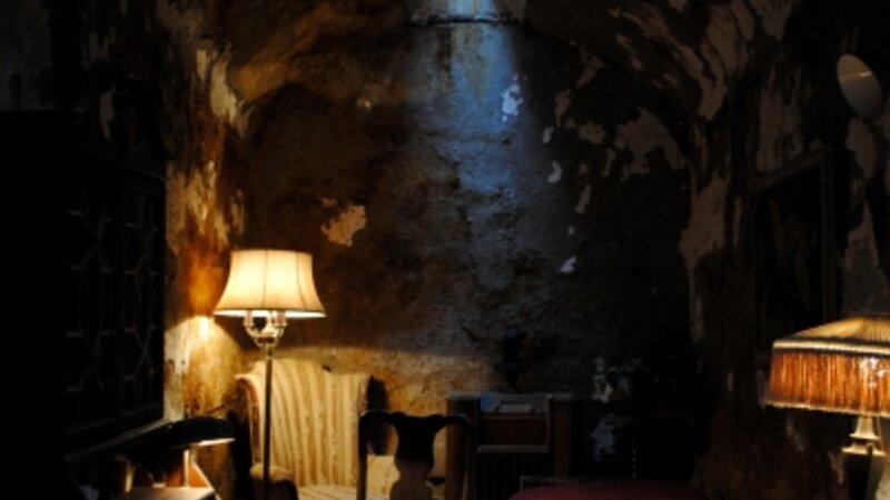 Room for a famous mobster in jail