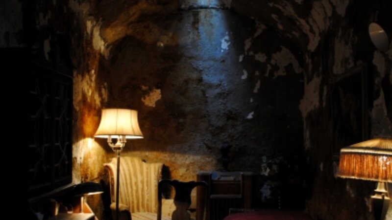 Room for a famous mobster in jail