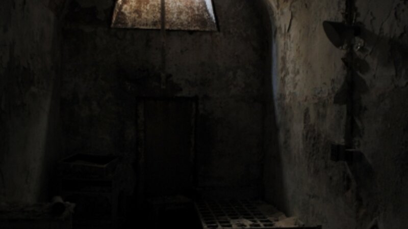 the perfect room for a criminal