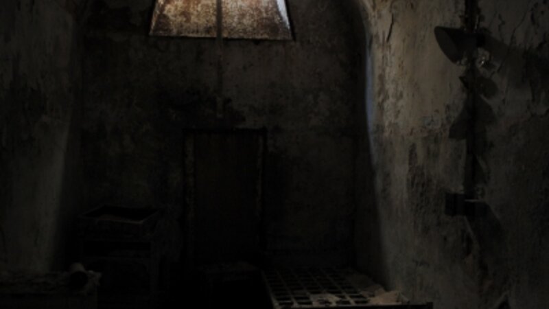 the perfect room for a criminal