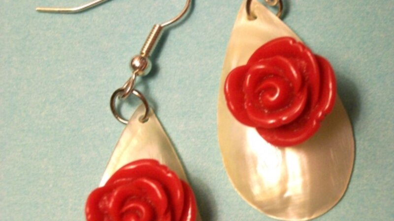 Teardrop shell earrings with roses