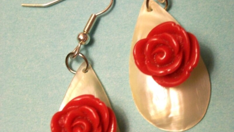 Teardrop shell earrings with roses