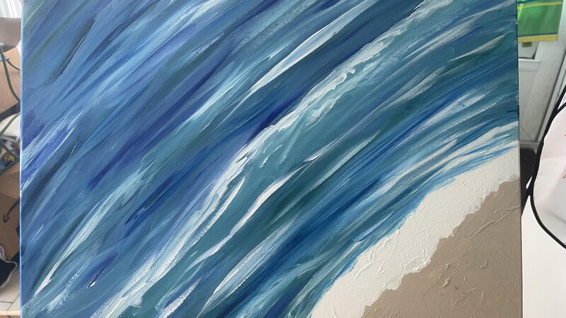 Tides up onto the shore