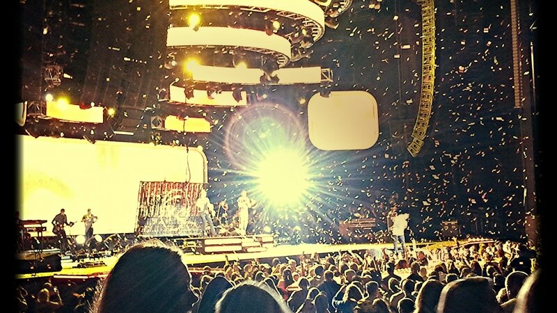 concert, confetti, friends, silhouette,stage, band