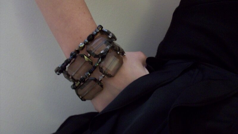 Layering bracelets: stretch bracelets with gray, faceted rectangular beads and blue, black and purple beads