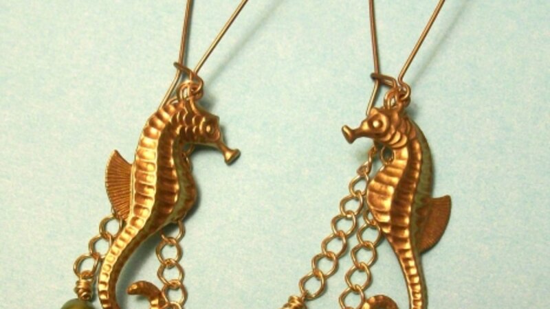 Seahorse earrings with freshwater pearls