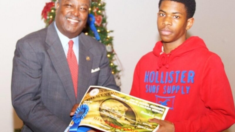 8th Annual Exhibit Radio Waves