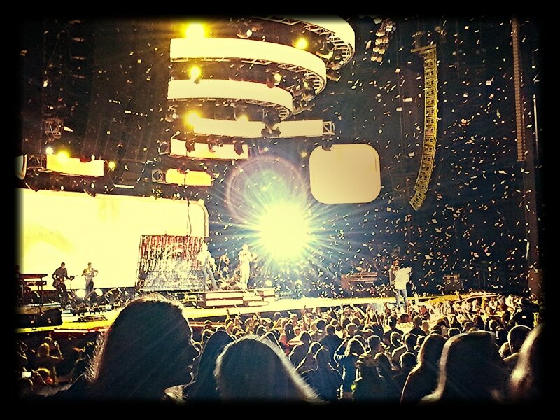 concert, confetti, friends, silhouette,stage, band