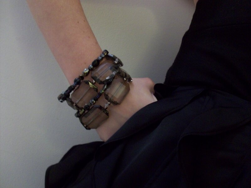 Layering bracelets: stretch bracelets with gray, faceted rectangular beads and blue, black and purple beads