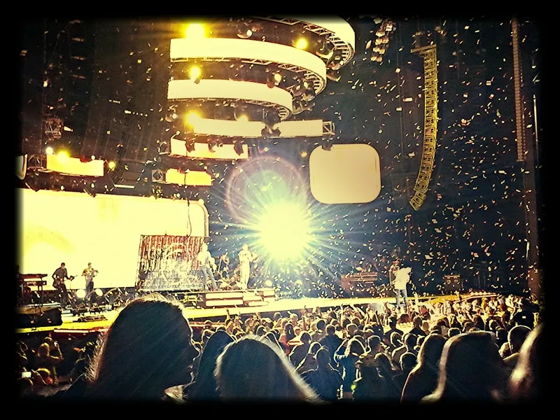 concert, confetti, friends, silhouette,stage, band