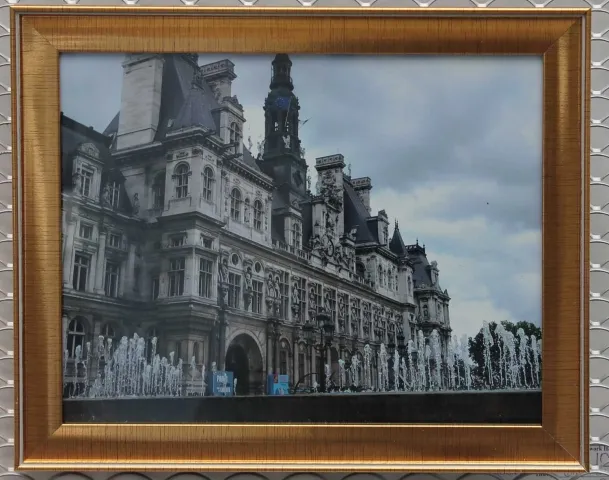 17th Annual Exhibit Hotel De Ville: Paris